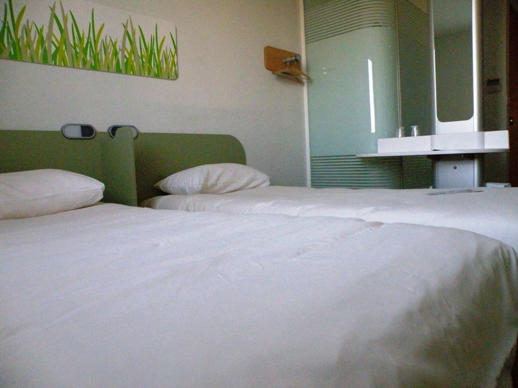 Ibis Budget Montauban Les Chaumes Rum bild